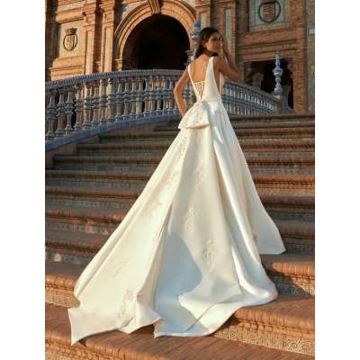 Pronovias 2023 6.